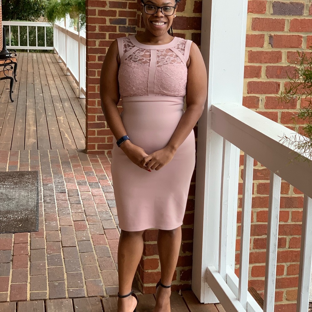 Size M pink dress